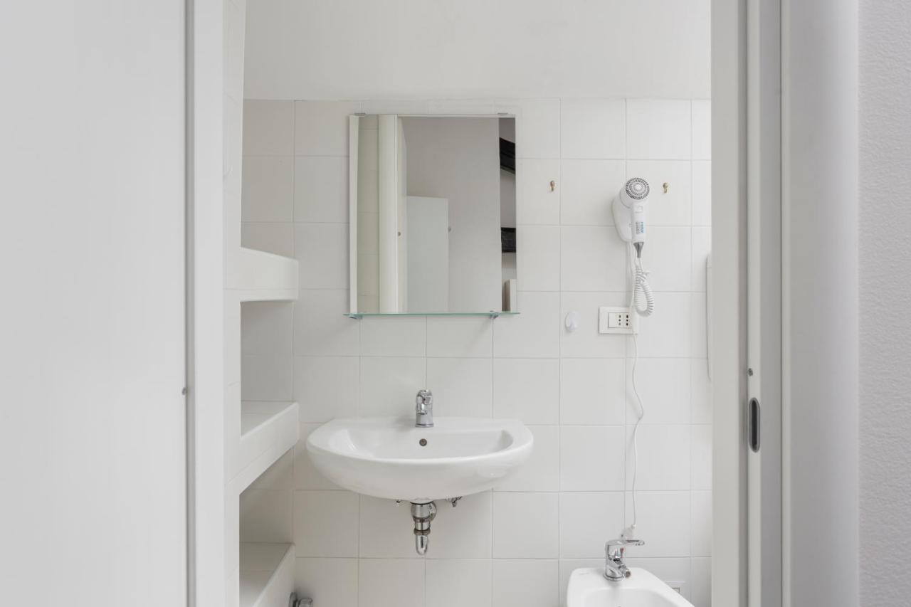 2 Bedroom 2 Bathroom Apt - Duomo 1 Милан Экстерьер фото